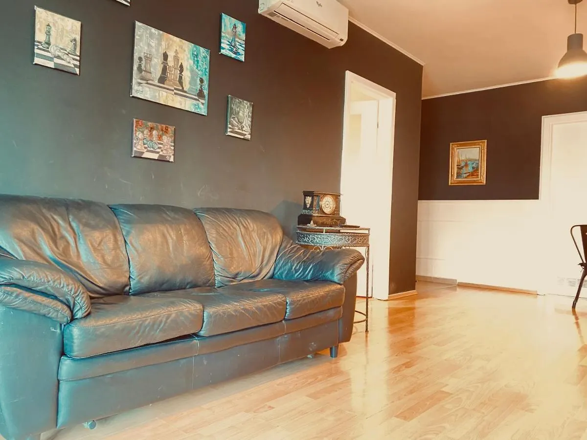 Queen Beds With Underground Parking Bucharest Apartment